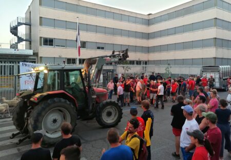 Un rassemblement s'est tenu ce 5 août devant la préfecture.